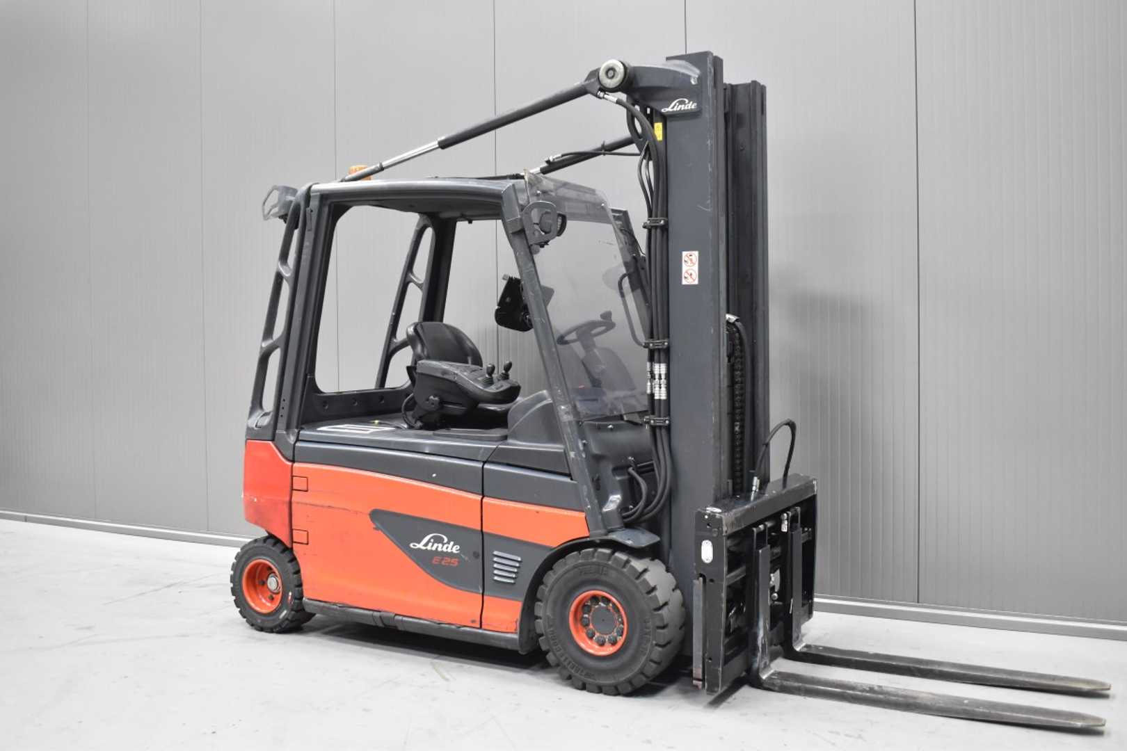 Used Forklift Truck LINDE E 25 L - 01 /58841/ ELEKTRO VIERRADFRONTSTAPLER (13066429)