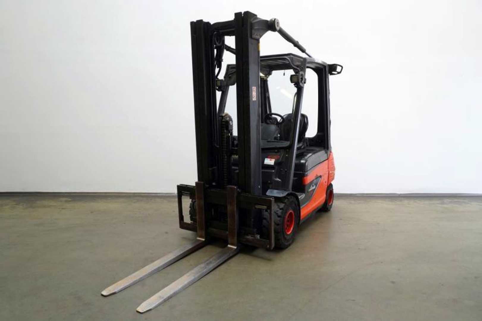 Used Forklift Truck LINDE E 30 387-00 ELEKTRO VIERRADFRONTSTAPLER (13042880)