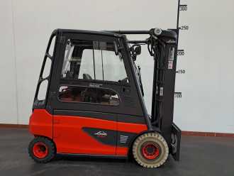 Used Forklift Truck LINDE E 30 L : 3,0 t ELEKTRO VIERRADFRONTSTAPLER (12942822) backdrop