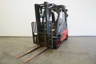 Used Forklift Truck LINDE E 35 L 387 ELEKTRO VIERRADFRONTSTAPLER (13024370) backdrop
