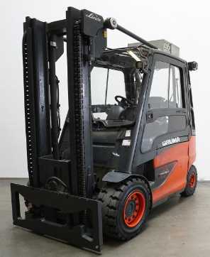 Used Forklift Truck LINDE E 40/600 H 388 ELEKTRO VIERRADFRONTSTAPLER (12867331) backdrop