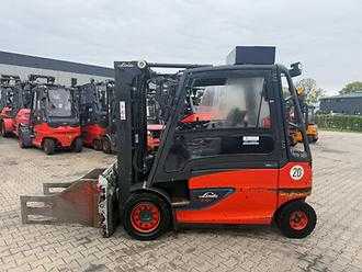 Used Forklift Truck LINDE E 40 HL 600 ELEKTRO VIERRADFRONTSTAPLER (13040838) backdrop