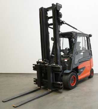 Used Forklift Truck LINDE E 50/600 HL 388 ELEKTRO VIERRADFRONTSTAPLER (12869371) backdrop