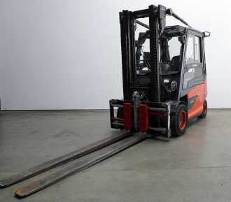 Used Forklift Truck LINDE E 50/600 HL 388 ELEKTRO VIERRADFRONTSTAPLER (12952954) backdrop