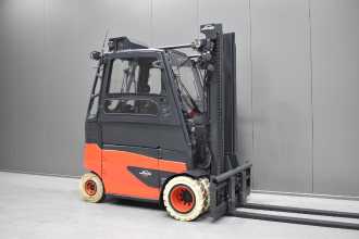 Used Forklift Truck LINDE E 50 HL - 01 /51202/ ELEKTRO VIERRADFRONTSTAPLER (13076383) backdrop