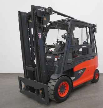 Used Forklift Truck LINDE E 50 HL 388 ELEKTRO VIERRADFRONTSTAPLER (12892138) backdrop