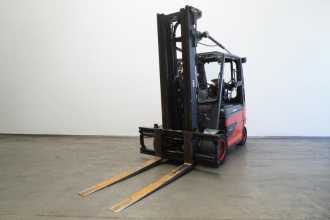 Used Forklift Truck LINDE E 50 HL 388 ELEKTRO VIERRADFRONTSTAPLER (13068120) backdrop