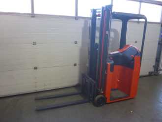 Used Forklift Truck LINDE E10 ELEKTRO DREIRADFRONTSTAPLER (13051008) backdrop