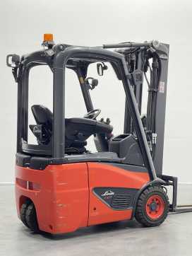 Used Forklift Truck LINDE E12-02-386 ELEKTRO DREIRADFRONTSTAPLER (13070205)