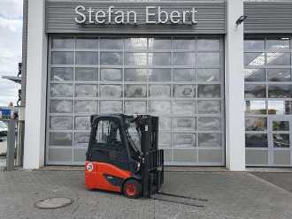 Used Forklift Truck LINDE E14 - 02 / Triplex: 4.00m! / SS / nur 1.777h! ELEKTRO VIERRADFRONTSTAPLER (13024743) backdrop