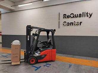 Used Forklift Truck LINDE E15 ELEKTRO DREIRADFRONTSTAPLER (13032496) backdrop
