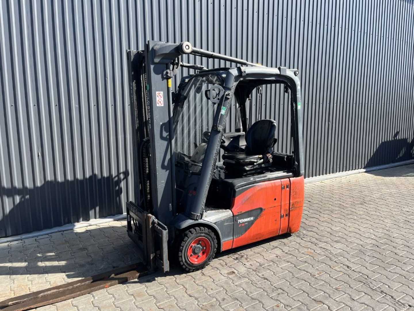 Used Forklift Truck LINDE E16-02 ELEKTRO DREIRADFRONTSTAPLER (13065765)
