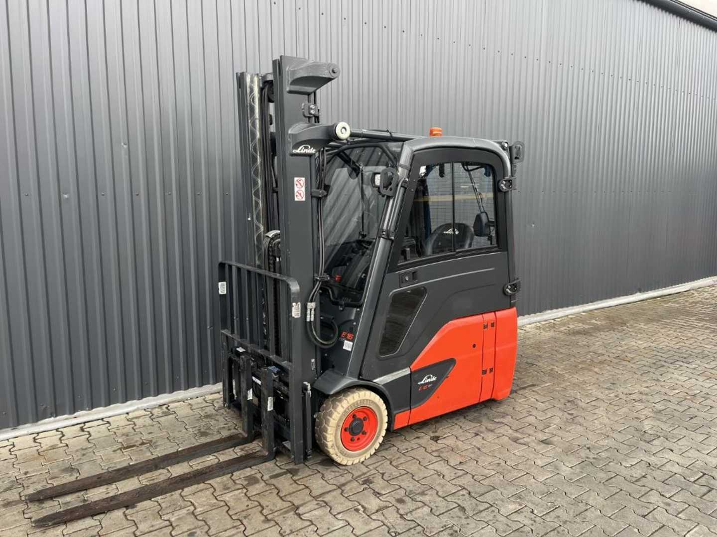 Used Forklift Truck LINDE E16-02 ELEKTRO DREIRADFRONTSTAPLER (13067524)