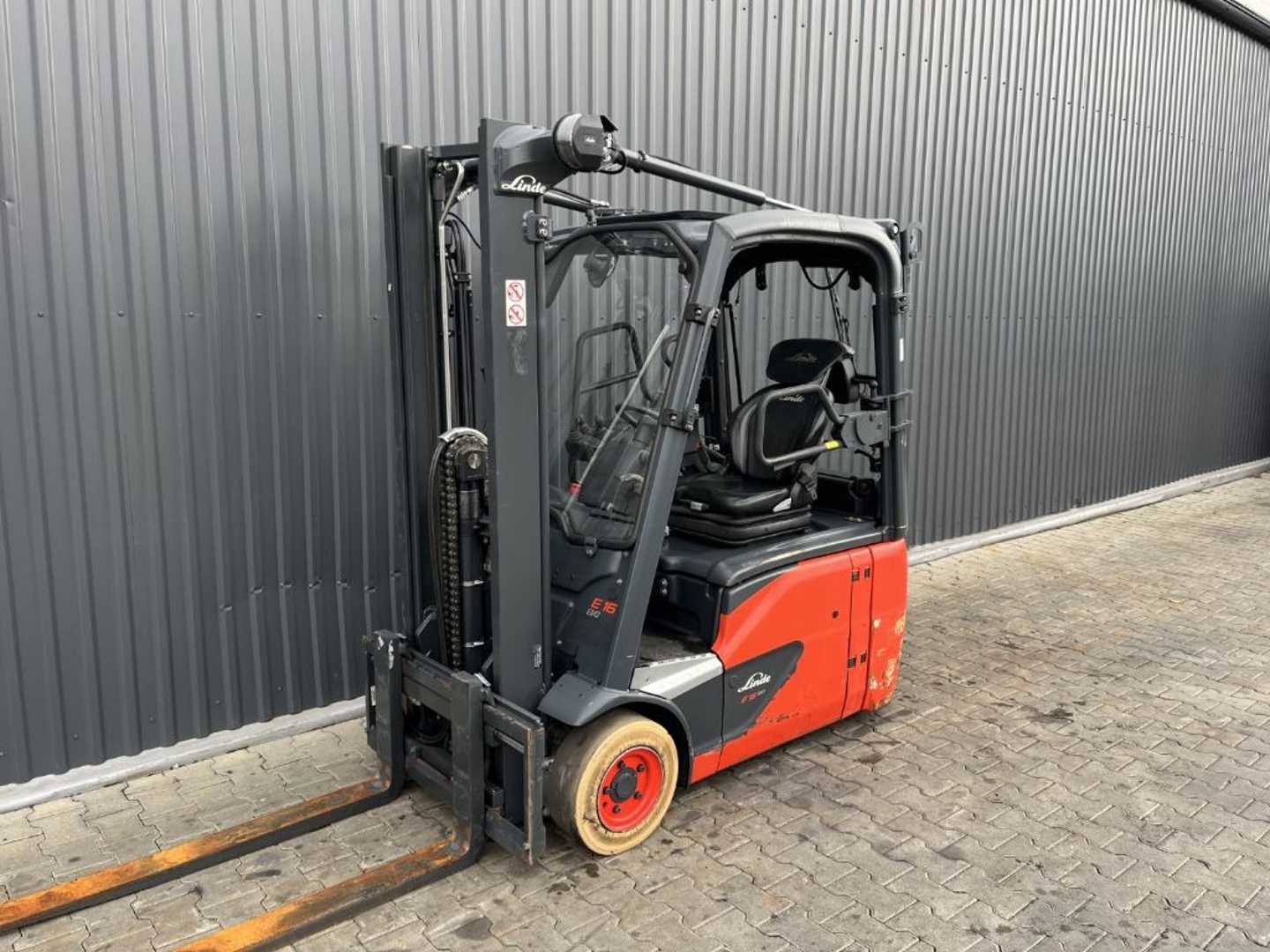 Used Forklift Truck LINDE E16-02 ELEKTRO DREIRADFRONTSTAPLER (13067535)