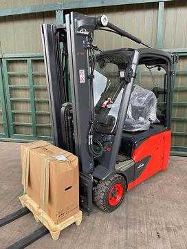 Used Forklift Truck LINDE E16 386 ELEKTRO DREIRADFRONTSTAPLER (13013527) backdrop