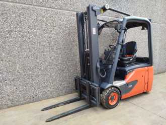 Used Forklift Truck LINDE E16 EVO ELEKTRO DREIRADFRONTSTAPLER (13040295) backdrop