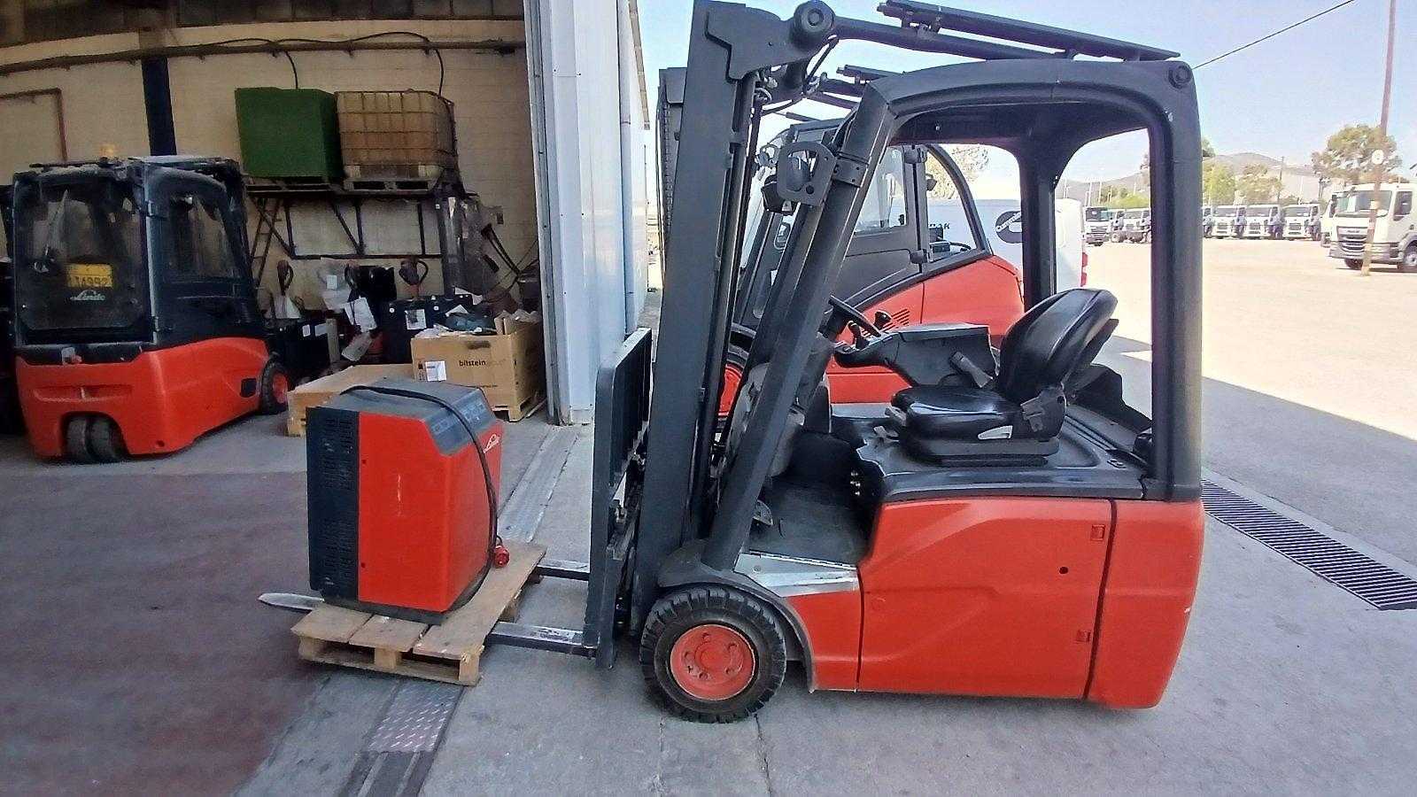 Used Forklift Truck LINDE E16C-02 ELEKTRO DREIRADFRONTSTAPLER (13017014)