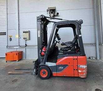 Used Forklift Truck LINDE E16C - 386 ELEKTRO DREIRADFRONTSTAPLER (13069138) backdrop
