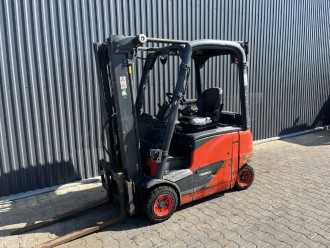 Used Forklift Truck LINDE E16PH-02 ELEKTRO VIERRADFRONTSTAPLER (13065751) backdrop