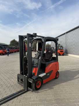 Used Forklift Truck LINDE E16PH-02 ELEKTRO VIERRADFRONTSTAPLER (13070458) backdrop