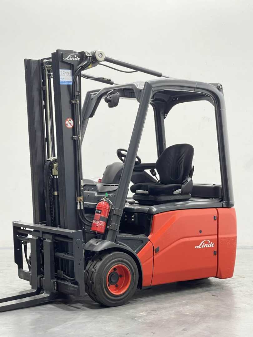 Used Forklift Truck LINDE E18-01-386 ELEKTRO DREIRADFRONTSTAPLER (13070204)