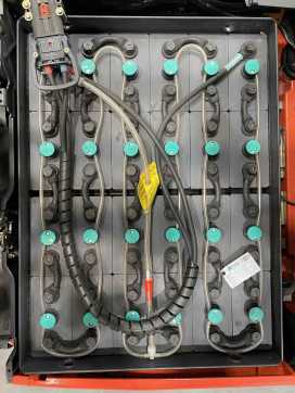 Used Forklift Truck LINDE E18-01-386 ELEKTRO DREIRADFRONTSTAPLER (13070204)