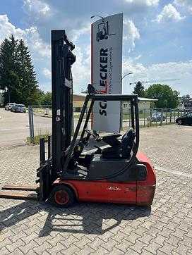 Used Forklift Truck LINDE E18-02 ELEKTRO DREIRADFRONTSTAPLER (12544848) backdrop