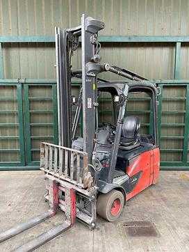 Used Forklift Truck LINDE E18 386 ELEKTRO DREIRADFRONTSTAPLER (13013540) backdrop