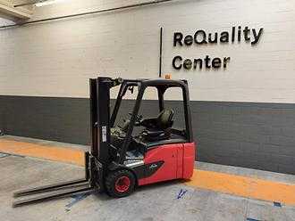 Used Forklift Truck LINDE E18 ELEKTRO DREIRADFRONTSTAPLER (13063690) backdrop