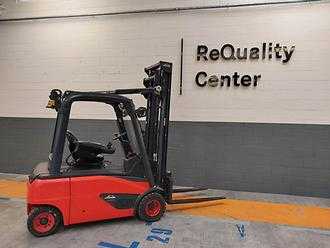 Used Forklift Truck LINDE E20 PL ELEKTRO VIERRADFRONTSTAPLER (13032702) backdrop