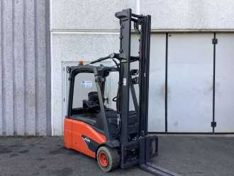 Used Forklift Truck LINDE E20L-02 ELEKTRO DREIRADFRONTSTAPLER (13065598) backdrop