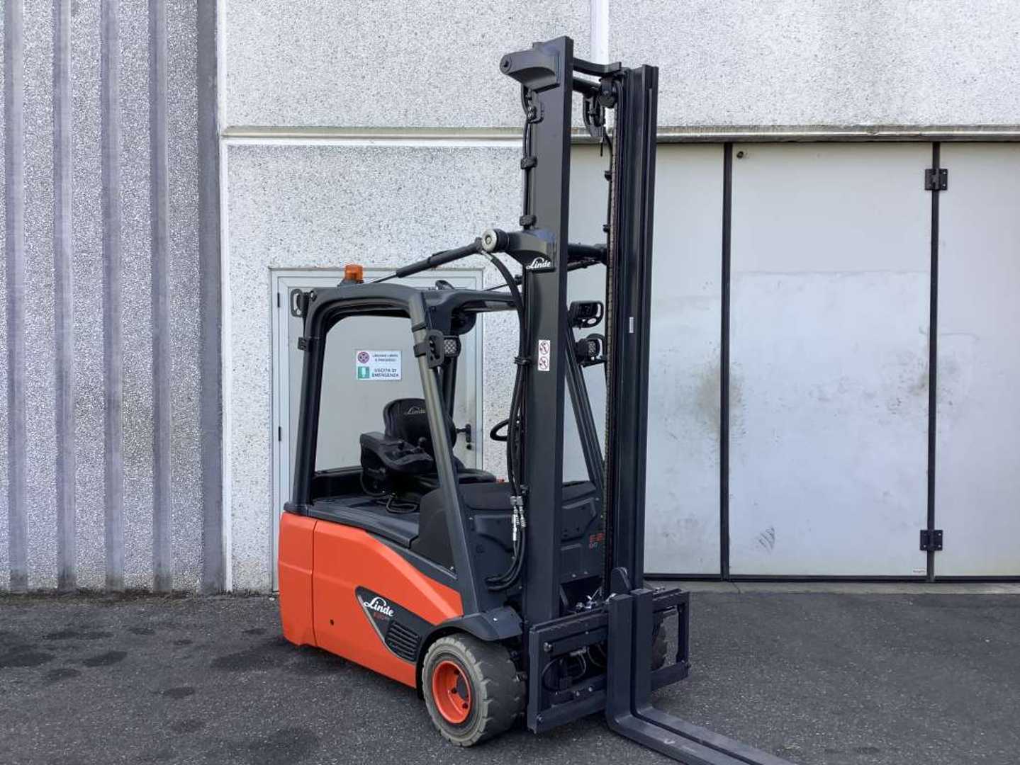 Used Forklift Truck LINDE E20L-02 ELEKTRO DREIRADFRONTSTAPLER (13065598)