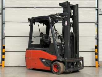 Used Forklift Truck LINDE E20L-02 ELEKTRO VIERRADFRONTSTAPLER (13027729) backdrop