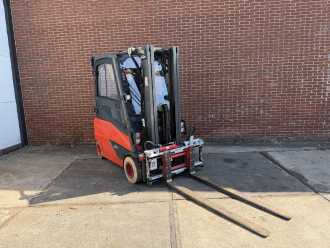 Used Forklift Truck LINDE E20PHL-02 ELEKTRO VIERRADFRONTSTAPLER (13062699) backdrop