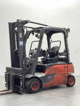 Used Forklift Truck LINDE E20PL-02-386 ELEKTRO VIERRADFRONTSTAPLER (13068281) backdrop