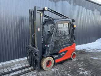 Used Forklift Truck LINDE E25-01 ELEKTRO VIERRADFRONTSTAPLER (13025039) backdrop