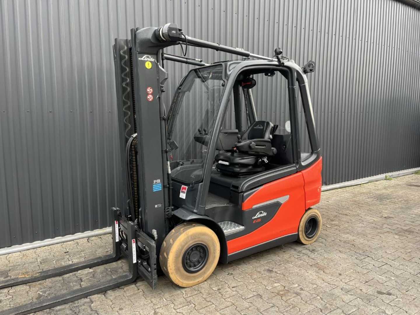 Used Forklift Truck LINDE E25-01 ELEKTRO VIERRADFRONTSTAPLER (13066297)