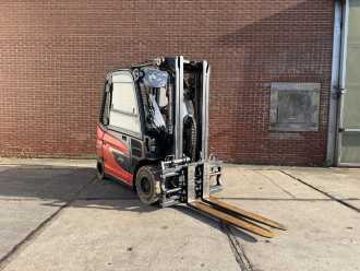 Used Forklift Truck LINDE E25-01 ELEKTRO VIERRADFRONTSTAPLER (13071746) backdrop