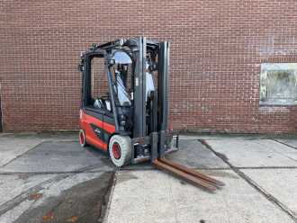Used Forklift Truck LINDE E25-01 ELEKTRO VIERRADFRONTSTAPLER (13072498) backdrop