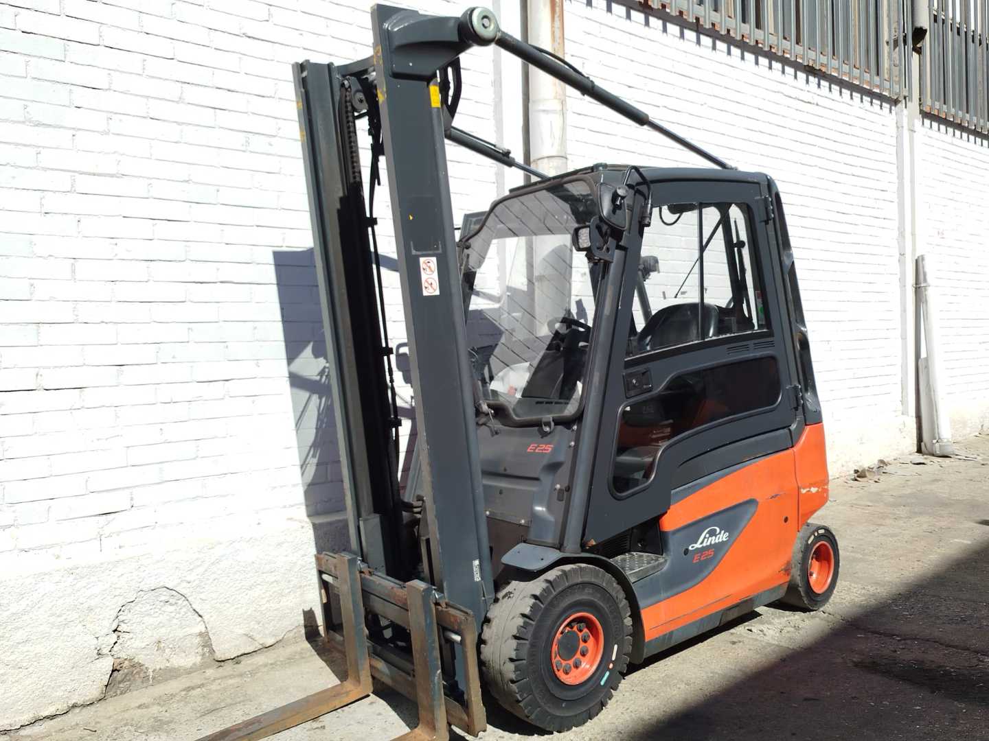 Used Forklift Truck LINDE E25-01 EVO ELEKTRO VIERRADFRONTSTAPLER (13061378)