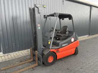 Used Forklift Truck LINDE E25-02 ELEKTRO VIERRADFRONTSTAPLER (13059317) backdrop