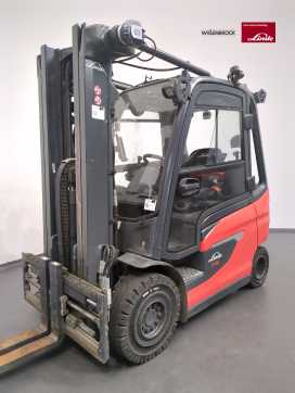 Used Forklift Truck LINDE E25-1252-01 ELEKTRO VIERRADFRONTSTAPLER (13067470) backdrop
