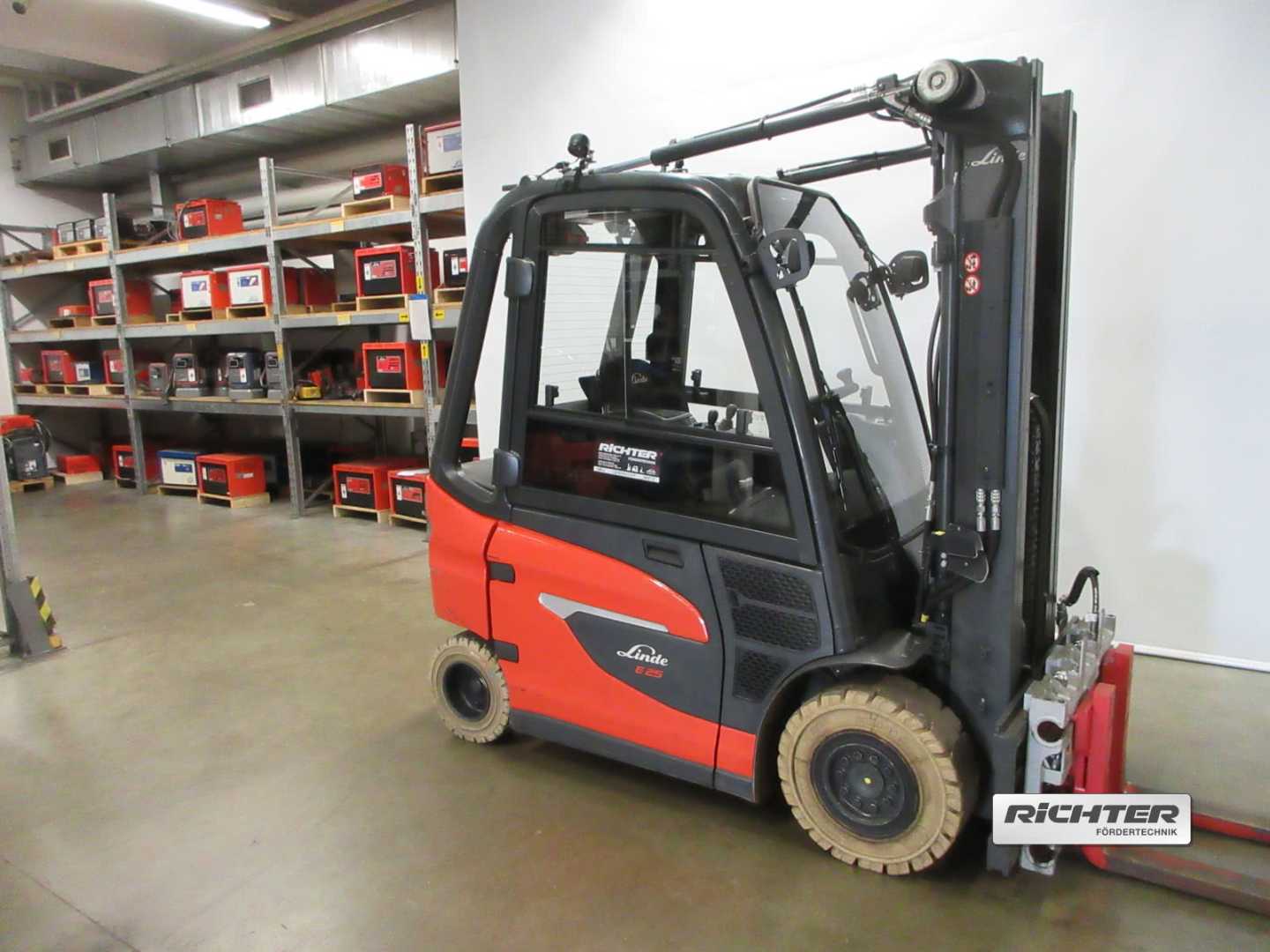 Used Forklift Truck LINDE E25 ELEKTRO VIERRADFRONTSTAPLER (12904083)