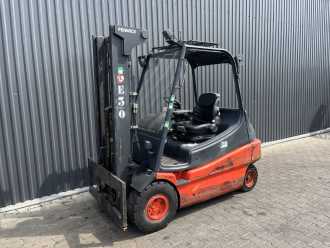 Used Forklift Truck LINDE E30-02 ELEKTRO VIERRADFRONTSTAPLER (13050154) backdrop