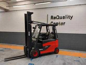 Used Forklift Truck LINDE E30/600 HL ELEKTRO VIERRADFRONTSTAPLER (13063698) backdrop