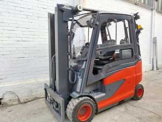 Used Forklift Truck LINDE E30 ELEKTRO VIERRADFRONTSTAPLER (13067330) backdrop