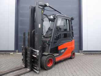 Used Forklift Truck LINDE E30HL-01/600 ELEKTRO VIERRADFRONTSTAPLER (13038391) backdrop
