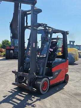 Used Forklift Truck LINDE E30HL-01/600 ELEKTRO VIERRADFRONTSTAPLER (13052430) backdrop