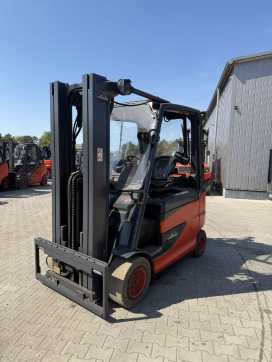 Used Forklift Truck LINDE E30HL-01/600 ELEKTRO VIERRADFRONTSTAPLER (13062460) backdrop