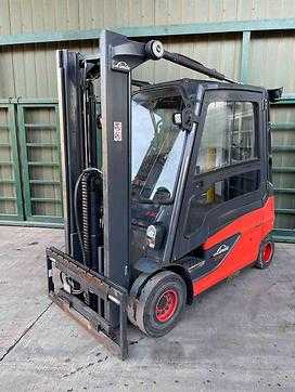 Used Forklift Truck LINDE E30L 387 ELEKTRO VIERRADFRONTSTAPLER (13029626) backdrop